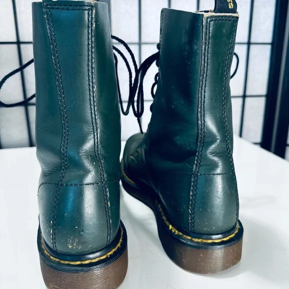 Wow ? Vintage 1980s CLASSIC Rare Green Doc Martens 10-eye  display picture 2